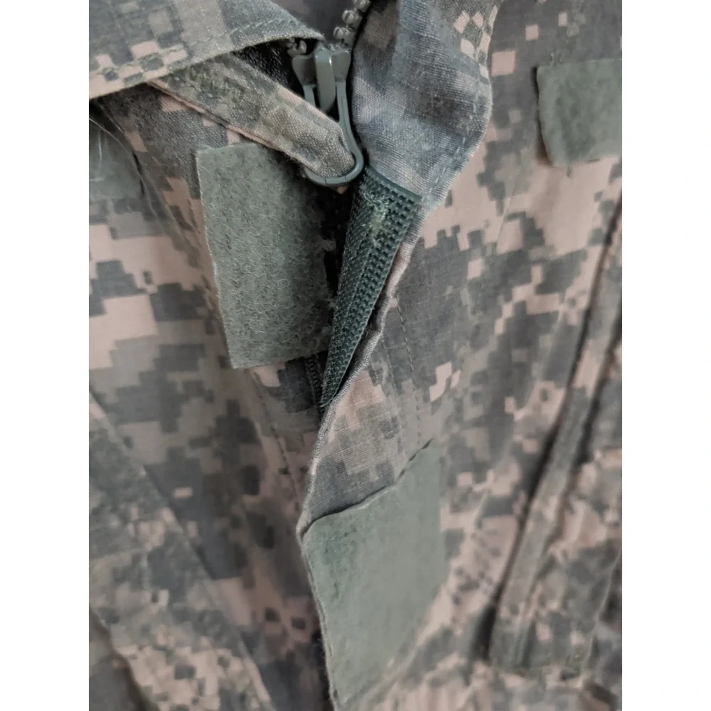 US Army ACU Coa Digital Camo Small Regular 67 To 71 In Chest 33 To 37. Sgt Patch